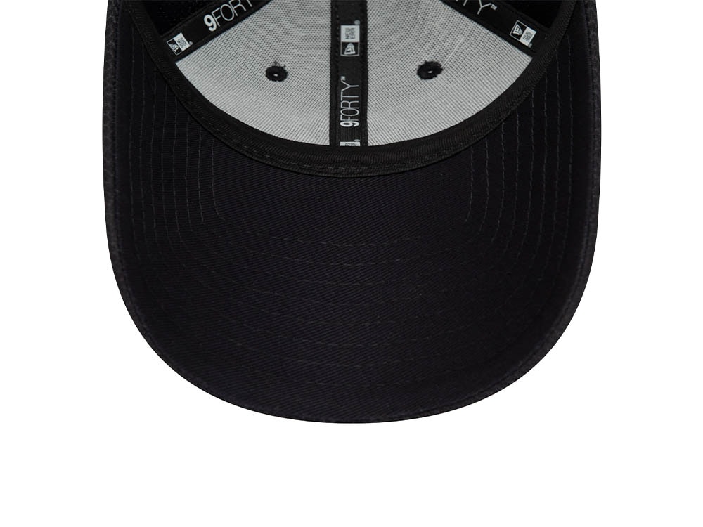 New Era New York Yankees Diamond Era Essential Black 9Forty Strapback Cap