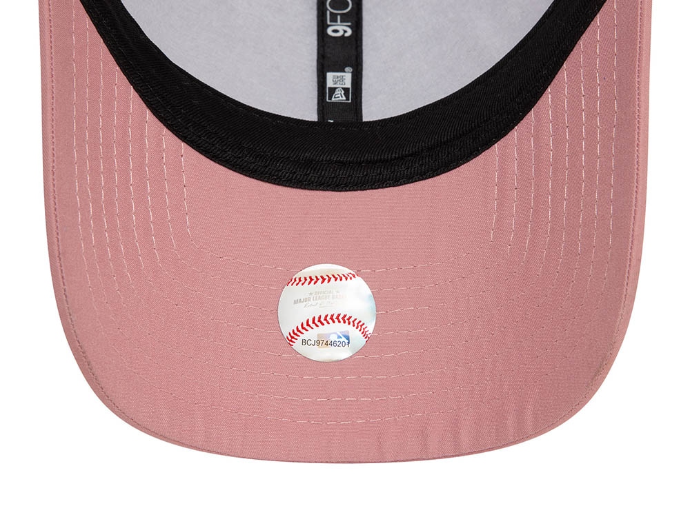 New Era New York Yankees Flawless Edition Pink 9Forty Strapback Cap