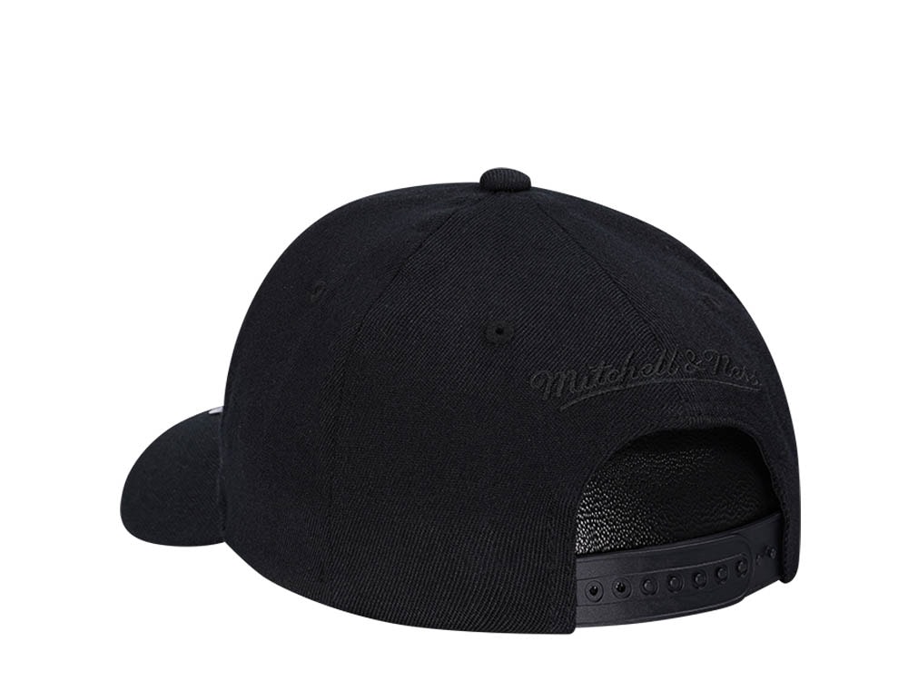 Mitchell & Ness Brooklyn Nets All Black Classic Red Line Flex Snapback Cap