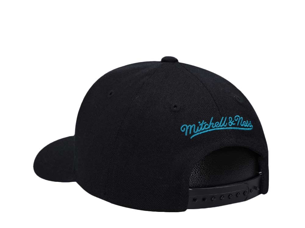 Mitchell & Ness Charlotte Hornets Hardwood Classic Red Flex Update Snapback Cap