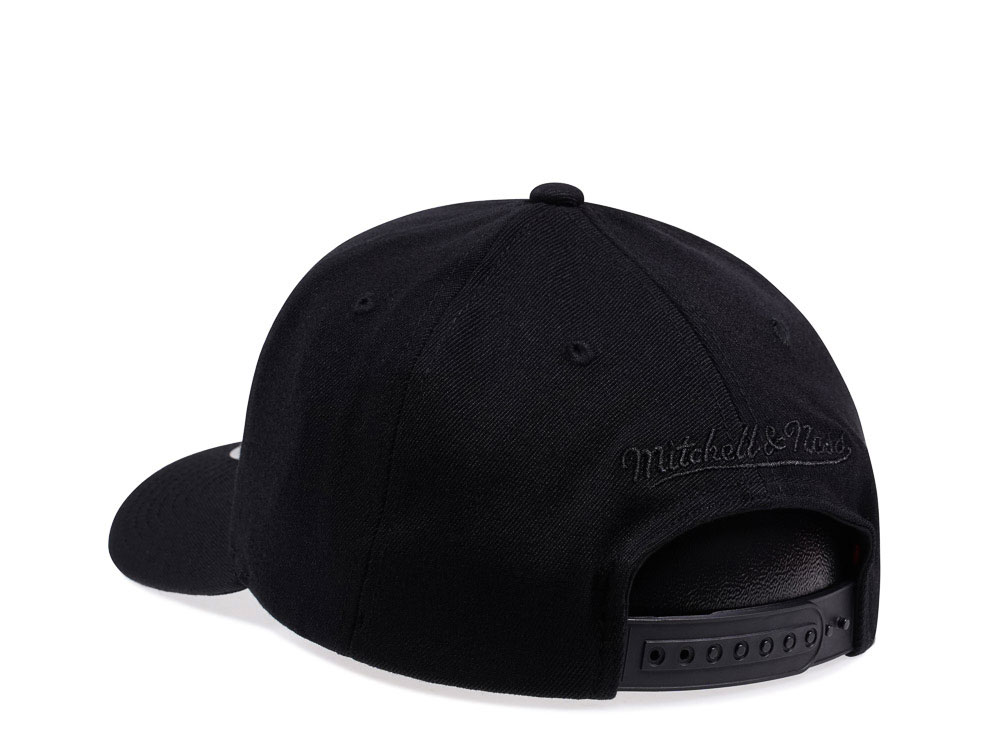 Mitchell & Ness Los Angeles Clippers Black Out Team Arch Red Line Flex Snapback Cap