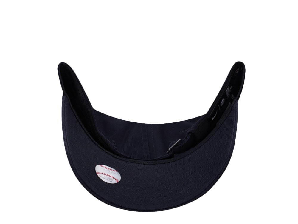 Nike New York Mets Club Black Edition Strapback Cap